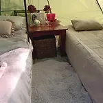 Indian Tent Tipi In Shared Lot And Shared Bathroom Luksuzni šator *