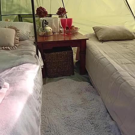 Indian Tent Tipi In Shared Lot And Shared Bathroom Campo de lujo *
