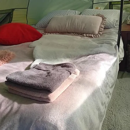 Campo de lujo Indian Tent Tipi In Shared Lot And Shared Bathroom